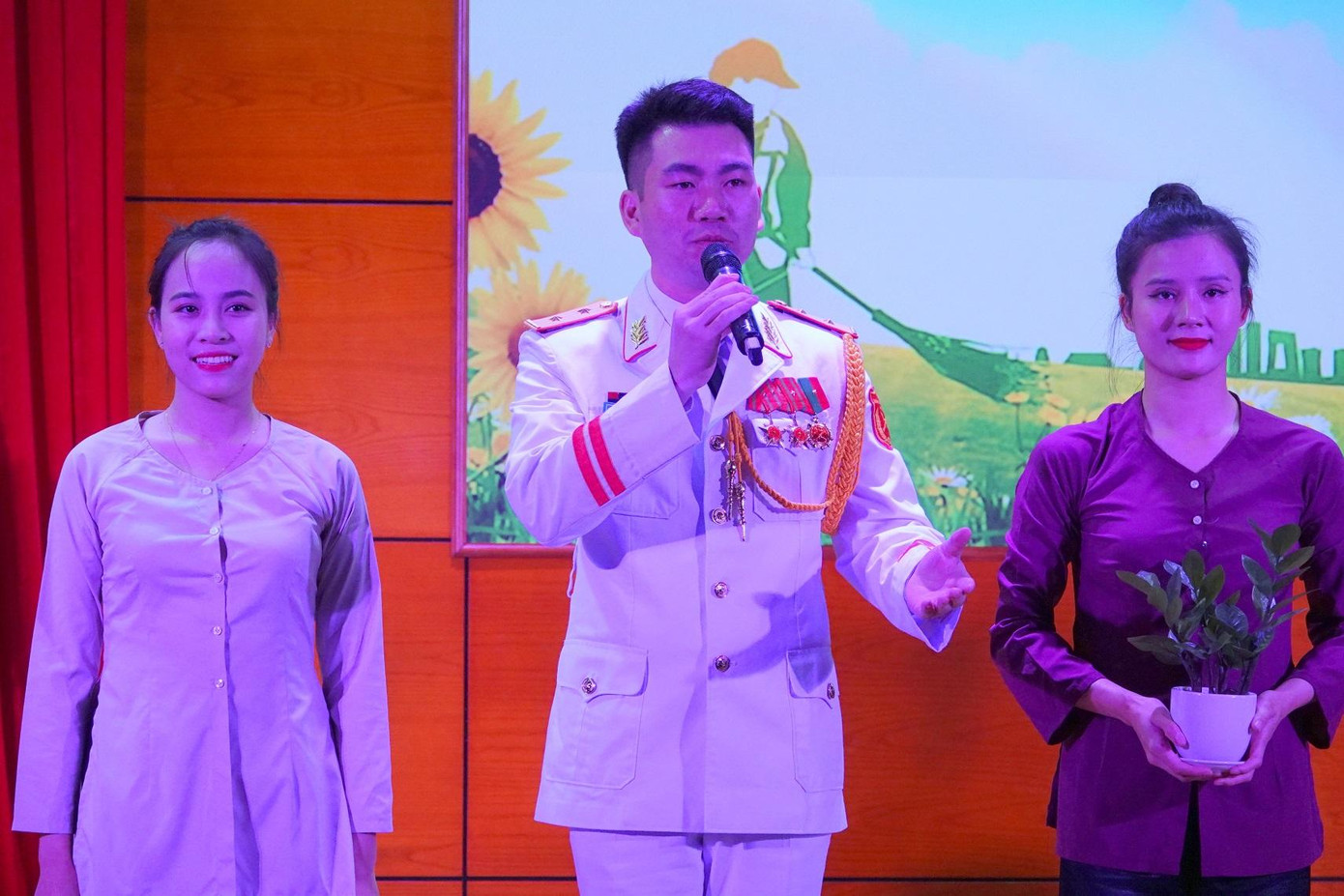 Phần thi hùng biện của Trung uý Nguyễn Ngọc Sơn (Bộ Tổng tham mưu)