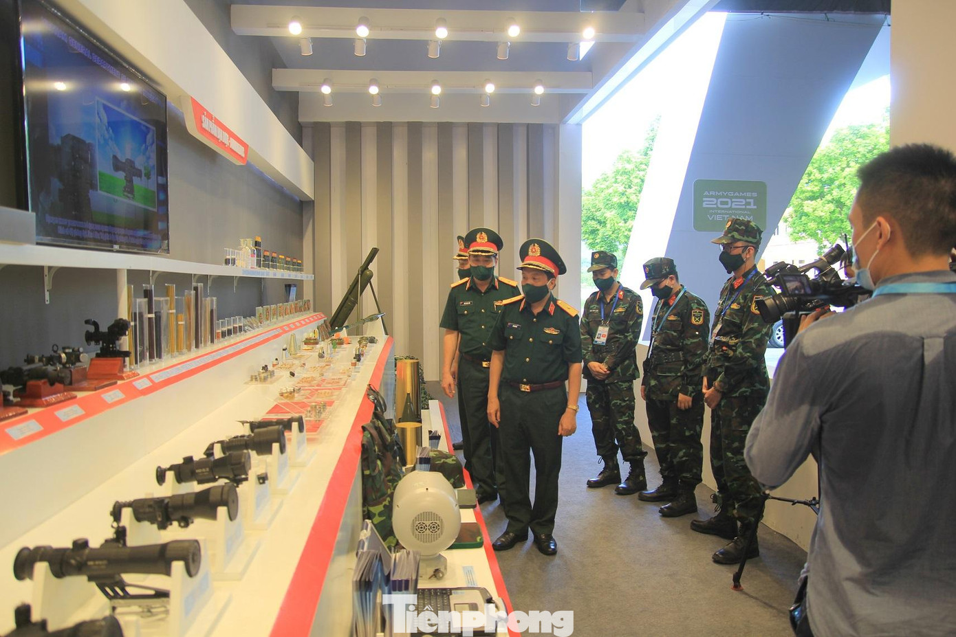 Ngay sau lễ khai mạc hai nội dung Xạ thủ bắn tỉa và Vùng tai nạn, các đại biểu đã cùng tham dự khai trương không gian văn hóa và triển lãm vũ khí trang bị trong khuôn khổ Army Game 2021 được tổ chức tại Việt Nam, sáng 31/8