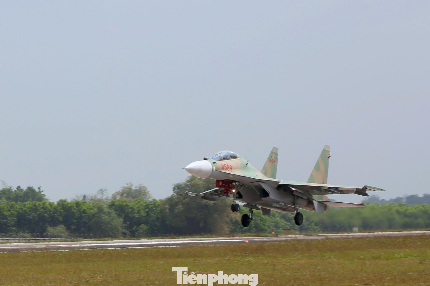 "Hổ mang chúa" Su-30MK2 xuất kích công kích mục tiêu tại trường bắn