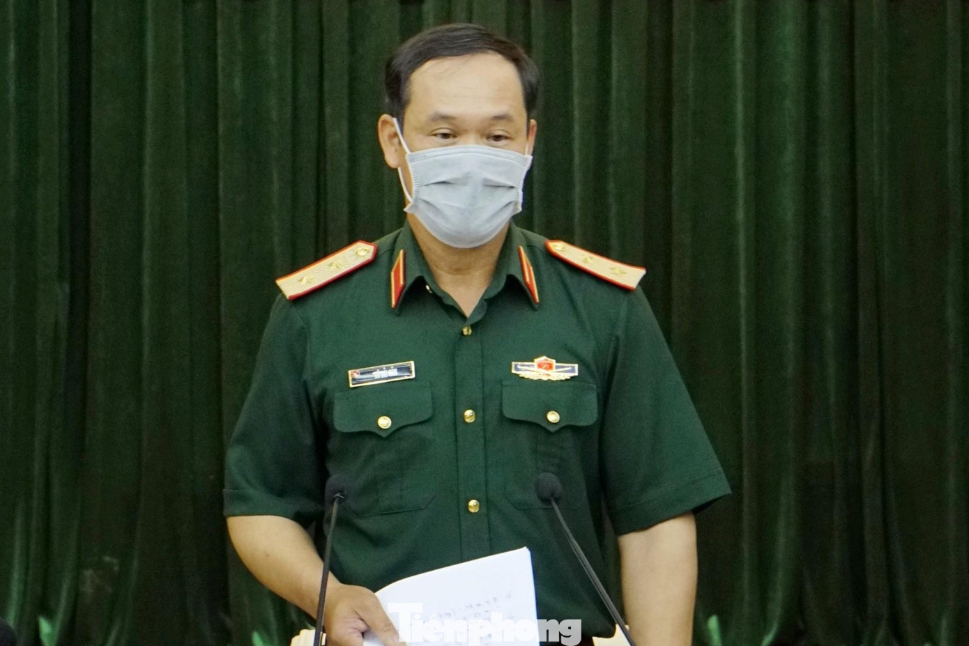“Chưa thể khẳng định được bao giờ hết dịch, do đó phải chuẩn bị tất cả các phương án thật chu đáo, cả về trang thiết bị, con người...”, Trung tướng Vũ Hải Sản nhấn mạnh.
