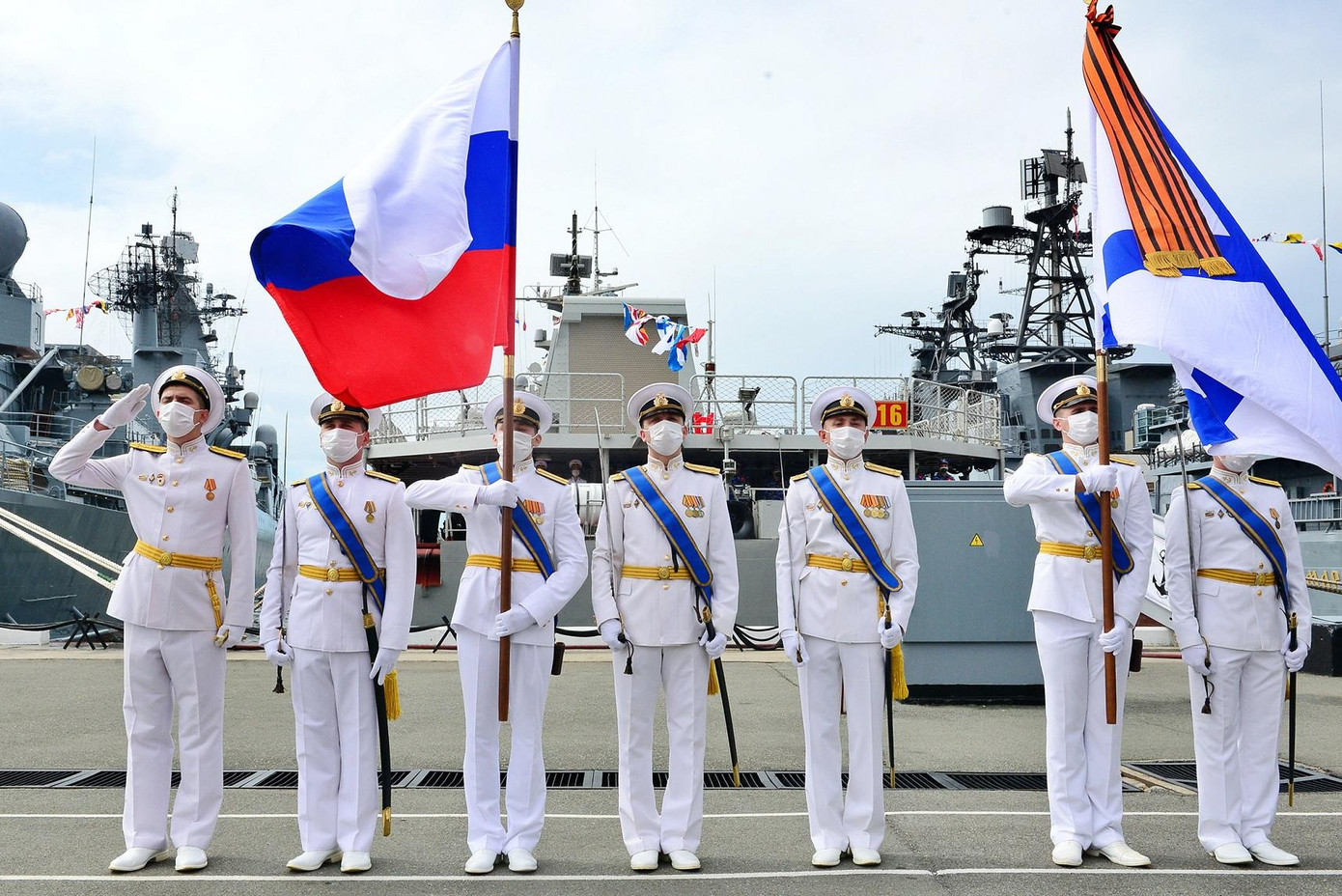Tổ quân kỳ của Hạm đội Thái Bình Dương thuộc Hải quân Liên bang Nga tại Lễ khai mạc. Ảnh: QĐND Tổ quân kỳ của Hạm đội Thái Bình Dương thuộc Hải quân Liên bang Nga tại Lễ khai mạc. Ảnh: QĐND