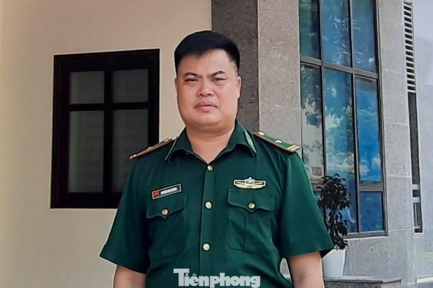 Thiếu tá Nguyễn Đình Cường hiện là Ủy viên BCH Đảng bộ Bộ đội Biên phòng tỉnh Quảng Trị, Huyện ủy viên Huyện ủy Cồn Cỏ, Phó Bí thư Đảng ủy, Đồn trưởng Đồn Biên phòng Cồn Cỏ Thiếu tá Nguyễn Đình Cường hiện là Ủy viên BCH Đảng bộ Bộ đội Biên phòng tỉnh Quảng Trị, Huyện ủy viên Huyện ủy Cồn Cỏ, Phó Bí thư Đảng ủy, Đồn trưởng Đồn Biên phòng Cồn Cỏ