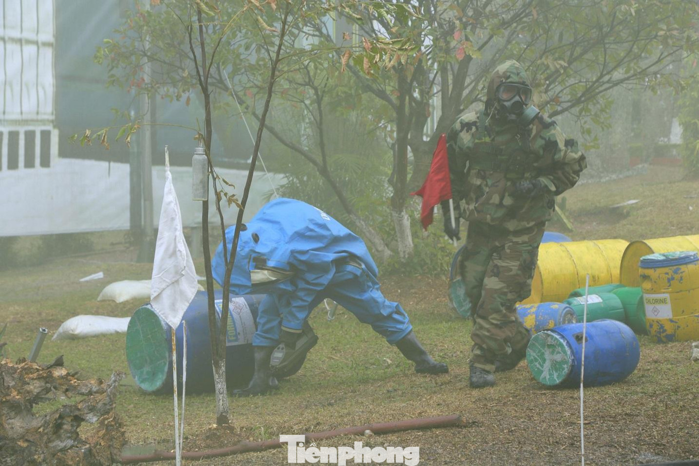 Trinh sát, đánh dấu khoanh vùng khu nhiễm độc, xạ trong cuộc diễn tập Trinh sát, đánh dấu khoanh vùng khu nhiễm độc, xạ trong cuộc diễn tập