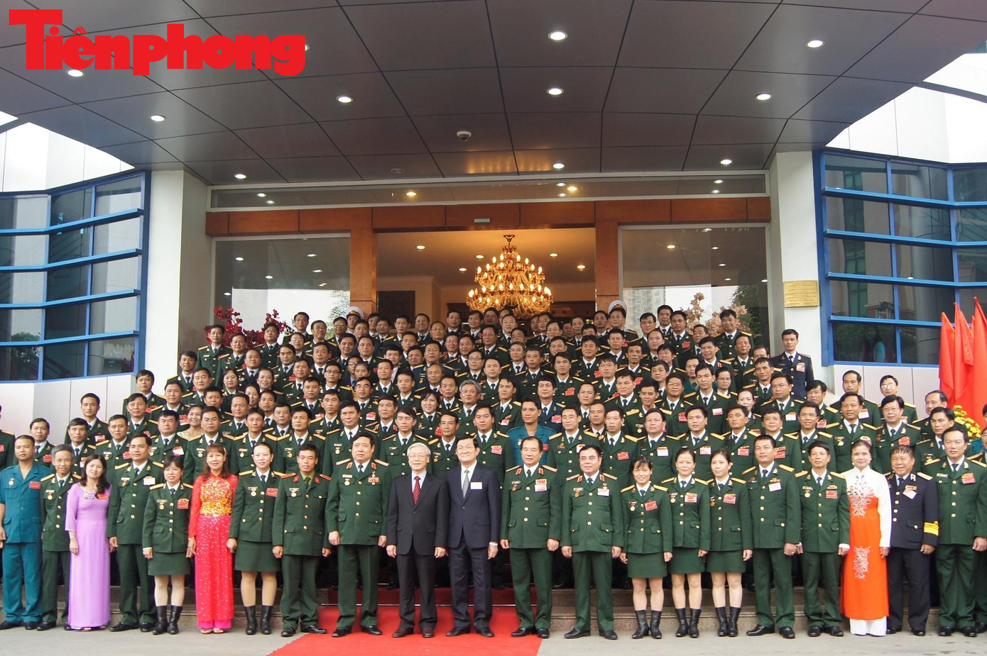 Tổng Bí thư Nguyễn Phú Trọng, Chủ tịch nước Trương Tấn Sang và Đại tướng Phùng Quang Thanh cùng các đại biểu dự Hội nghị điển hình tiên tiến toàn quân trong học tập và làm theo tấm gương đạo đức Hồ Chí Minh, năm 2013. Ảnh: Nguyễn Minh