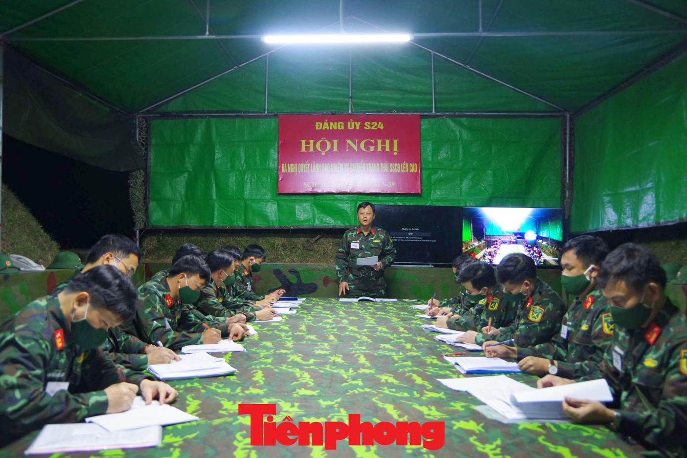 Đại tá Lưu Quyết Thắng, Chính ủy Sư đoàn 324 chủ trì hội nghị đảng ủy ra nghị quyết lãnh đạo chuyển trạng thái sẵn sàng chiến đấu lên cao tại khu sơ tán Đại tá Lưu Quyết Thắng, Chính ủy Sư đoàn 324 chủ trì hội nghị đảng ủy ra nghị quyết lãnh đạo chuyển trạng thái sẵn sàng chiến đấu lên cao tại khu sơ tán