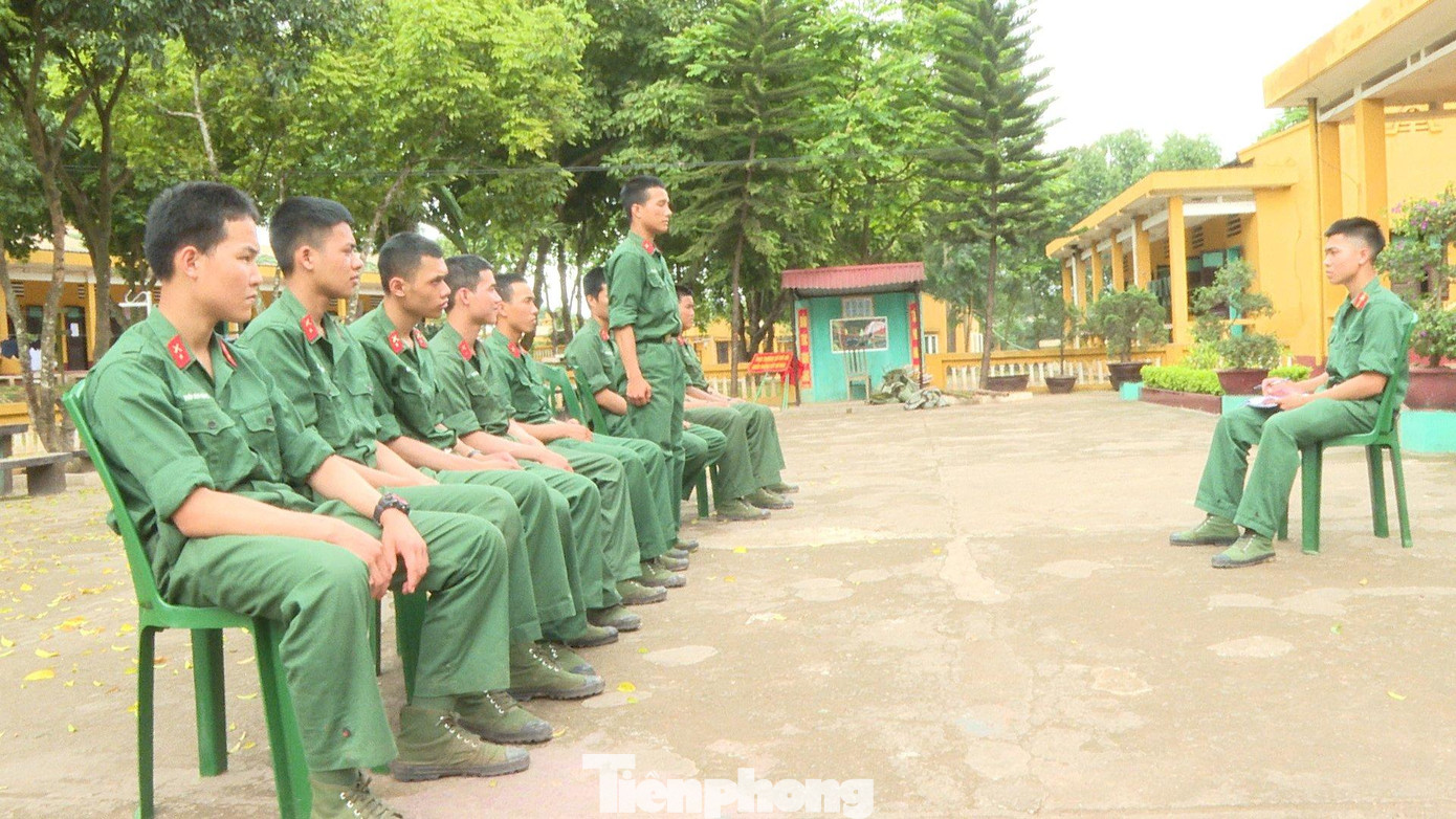 Chiến sĩ một Đại đội ở Sư đoàn 3 sinh hoạt về mô hình "Chuyện tốt ở đại đội" Chiến sĩ một Đại đội ở Sư đoàn 3 sinh hoạt về mô hình "Chuyện tốt ở đại đội"