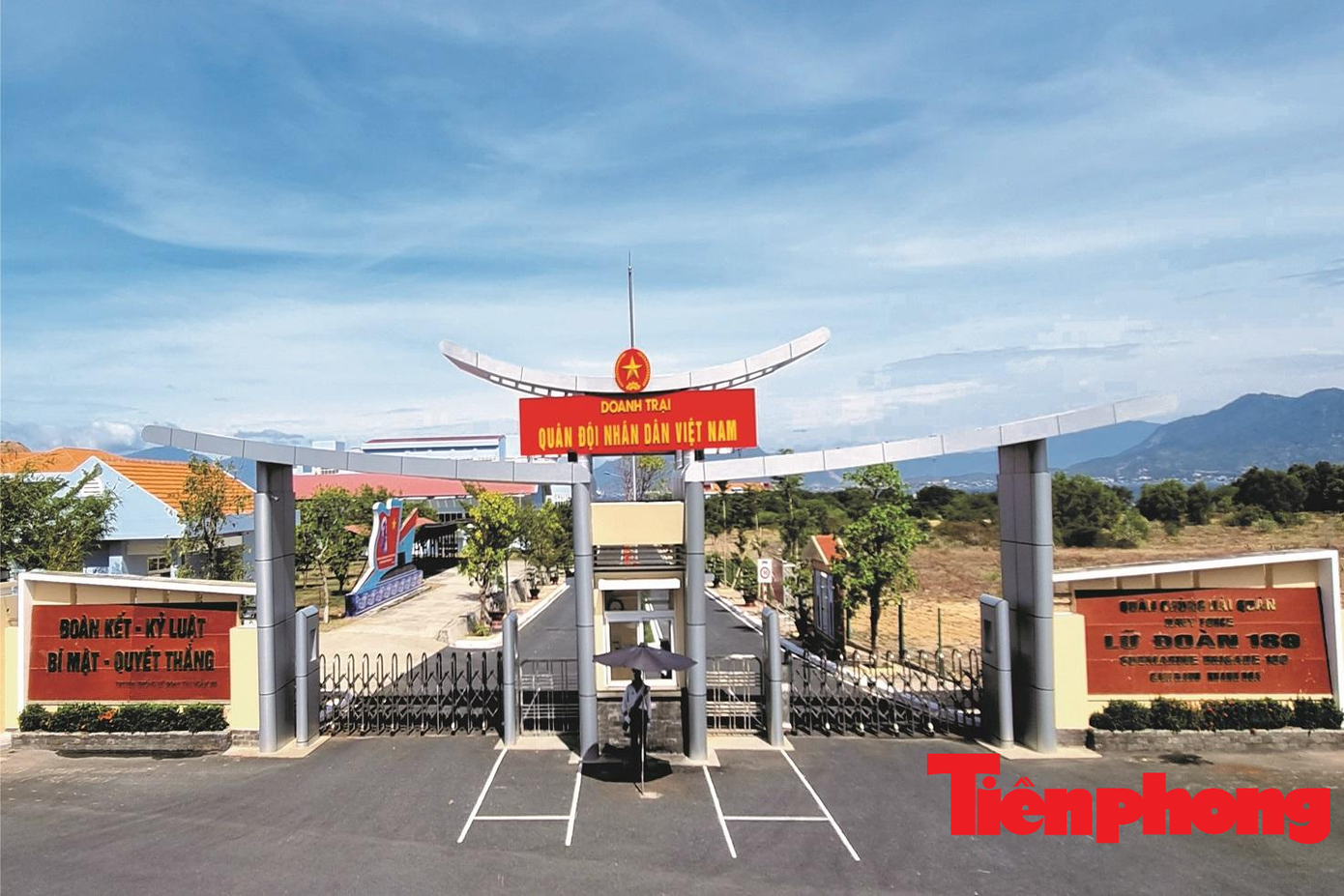 Cổng chính Lữ đoàn 189