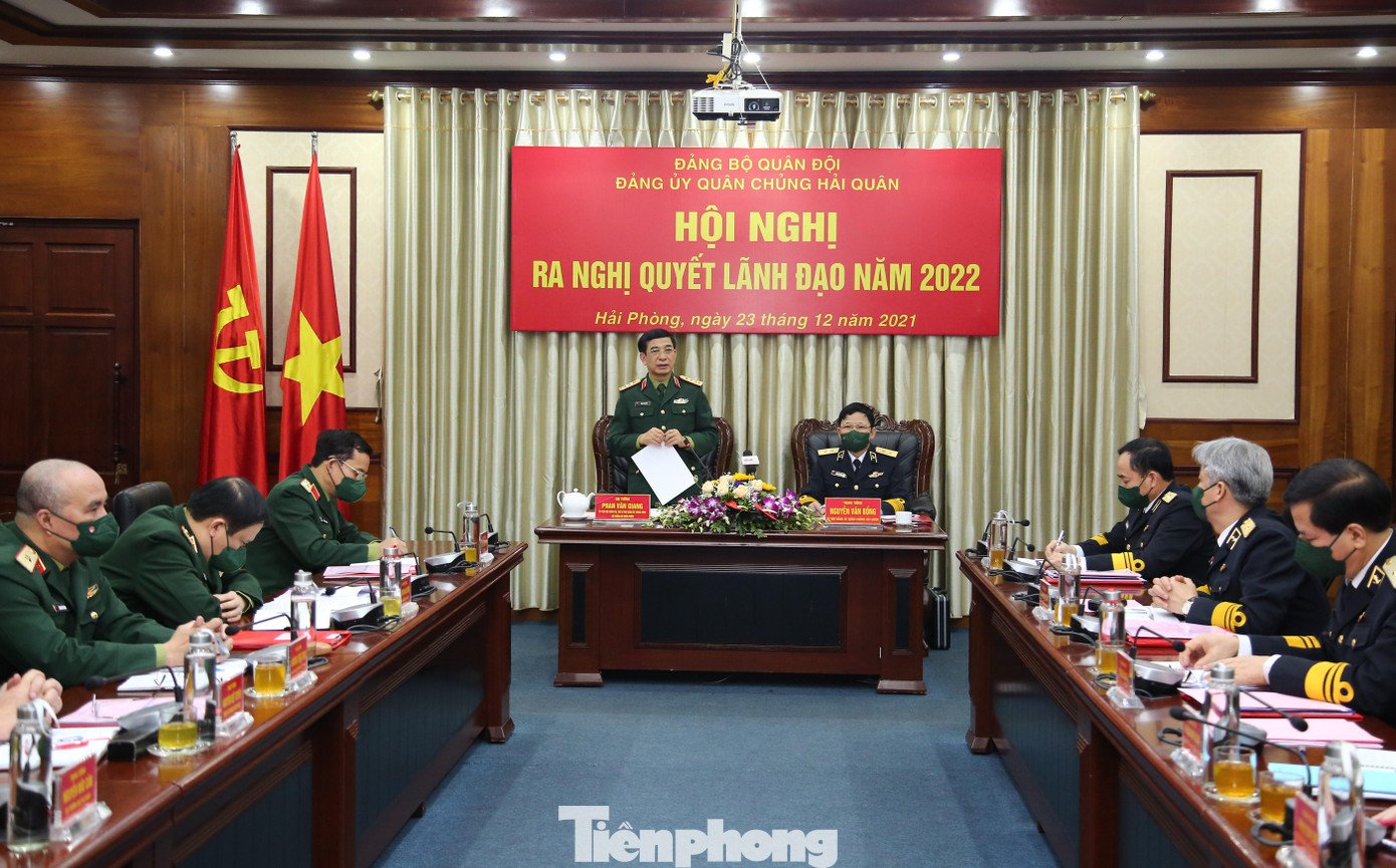 Hội nghị diễn ra dưới sự chủ trì của Trung tướng Nguyễn Văn Bổng - Bí thư Đảng ủy, Chính ủy Hải quân. Tham dự hội nghị có Chuẩn Đô đốc Trần Thanh Nghiêm - Ủy viên Trung ương Đảng, Uỷ viên Quân ủy Trung ương, Tư lệnh Hải quân; đại diện các cơ quan chức năng Quân uỷ Trung ương, Bộ Quốc phòng; các đồng chí trong Thường vụ, Đảng ủy Quân chủng. Hội nghị diễn ra dưới sự chủ trì của Trung tướng Nguyễn Văn Bổng - Bí thư Đảng ủy, Chính ủy Hải quân. Tham dự hội nghị có Chuẩn Đô đốc Trần Thanh Nghiêm - Ủy viên Trung ương Đảng, Uỷ viên Quân ủy Trung ương, Tư lệnh Hải quân; đại diện các cơ quan chức năng Quân uỷ Trung ương, Bộ Quốc phòng; các đồng chí trong Thường vụ, Đảng ủy Quân chủng.