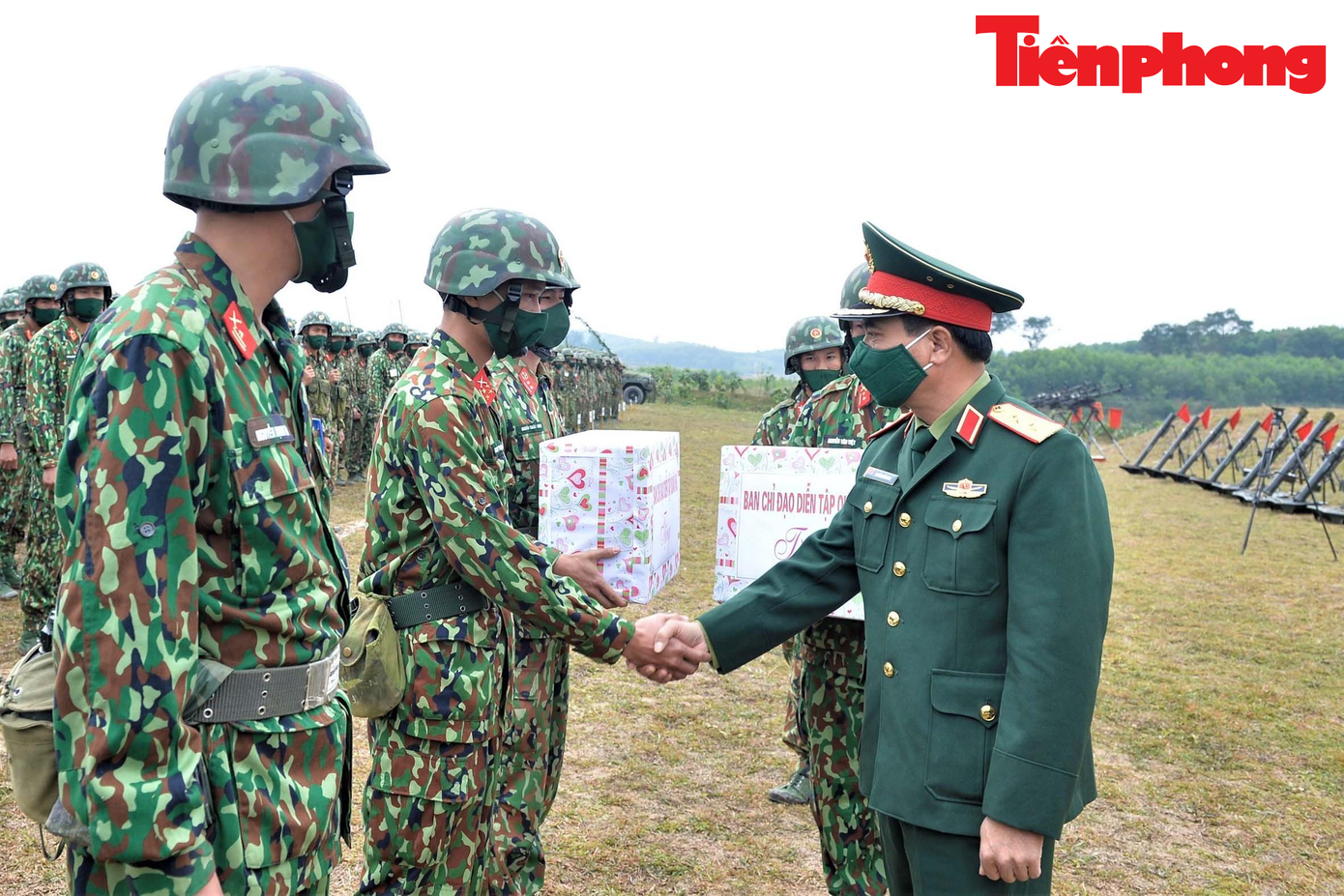 Lãnh đạo Bộ tư lệnh Quân khu 4 động viên lực lượng hoàn thành nhiệm vụ thực binh Lãnh đạo Bộ tư lệnh Quân khu 4 động viên lực lượng hoàn thành nhiệm vụ thực binh