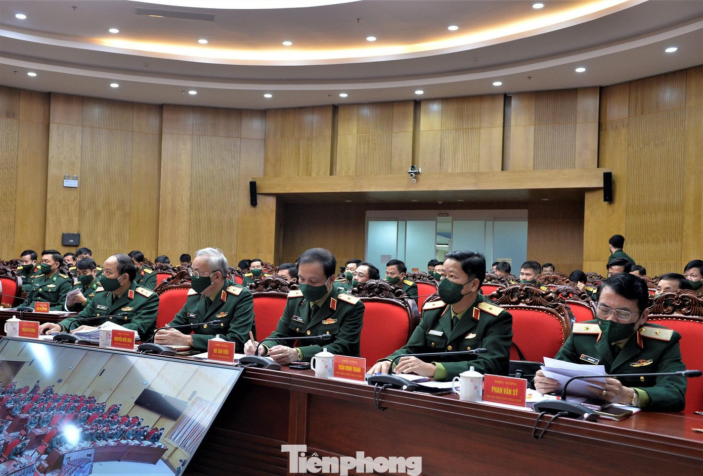 Các đại biểu dự Hội nghị tại điểm cầu Sở chỉ huy Quân khu 4, sáng 28/12