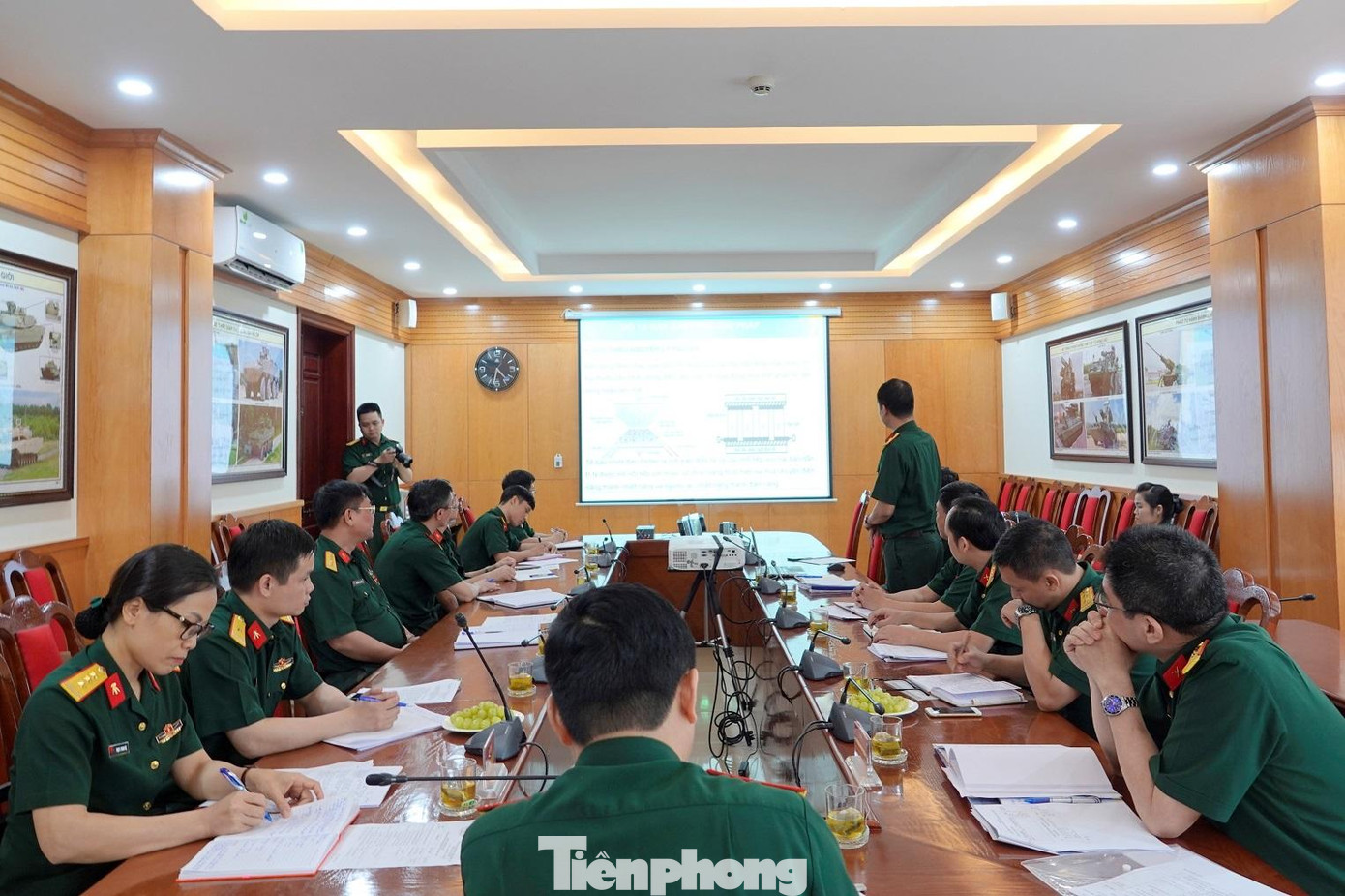 Đoàn khảo sát nghe tác giả có công trình tham gia Giải thưởng TTST trong Quân đội lần thứ 21 thuyết minh về đề tài nghiên cứu tại Tổng cục Kỹ thuật, chiều 19/4 Đoàn khảo sát nghe tác giả có công trình tham gia Giải thưởng TTST trong Quân đội lần thứ 21 thuyết minh về đề tài nghiên cứu tại Tổng cục Kỹ thuật, chiều 19/4