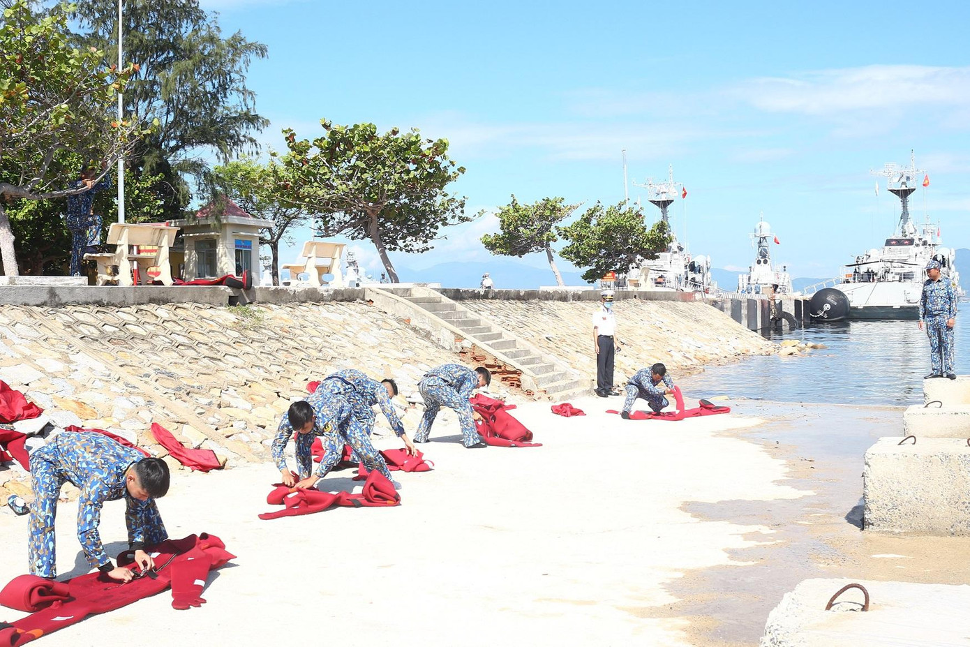 Luyện tập mang mặc trang bị bảo hộ