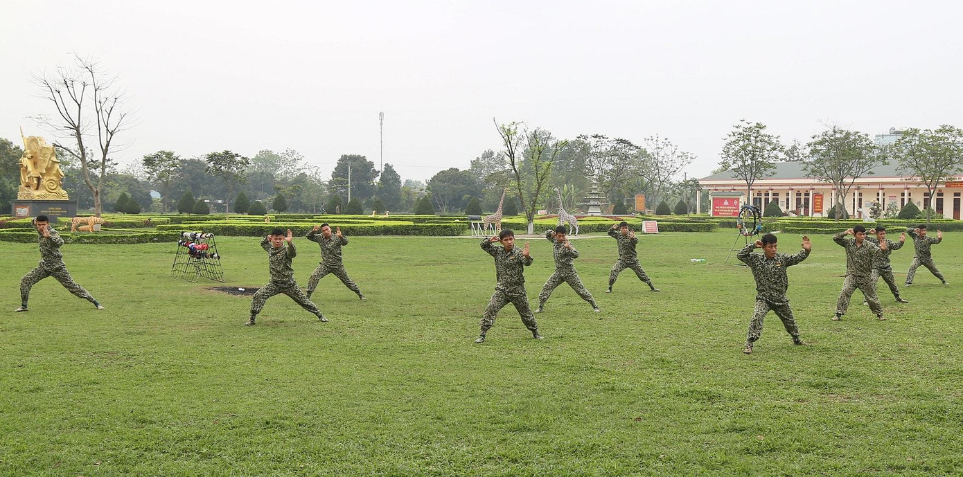 Chiến đấu viên Tiểu đoàn Đặc công 20 biểu diễn bài 50 võ quyền Việt Bắc Chiến đấu viên Tiểu đoàn Đặc công 20 biểu diễn bài 50 võ quyền Việt Bắc