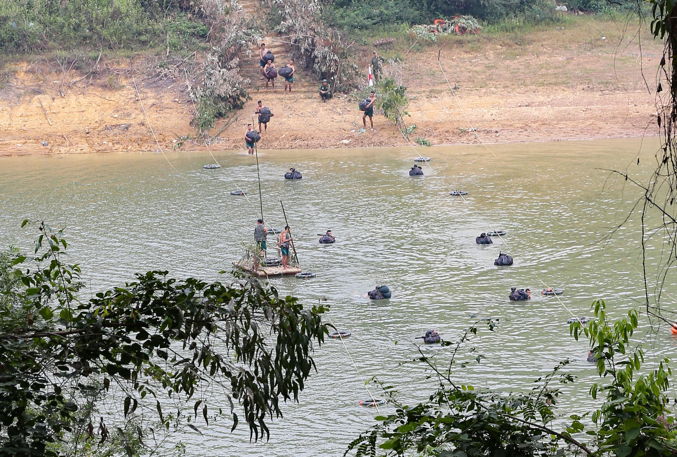 Thực hành vượt sông chiến đấu
