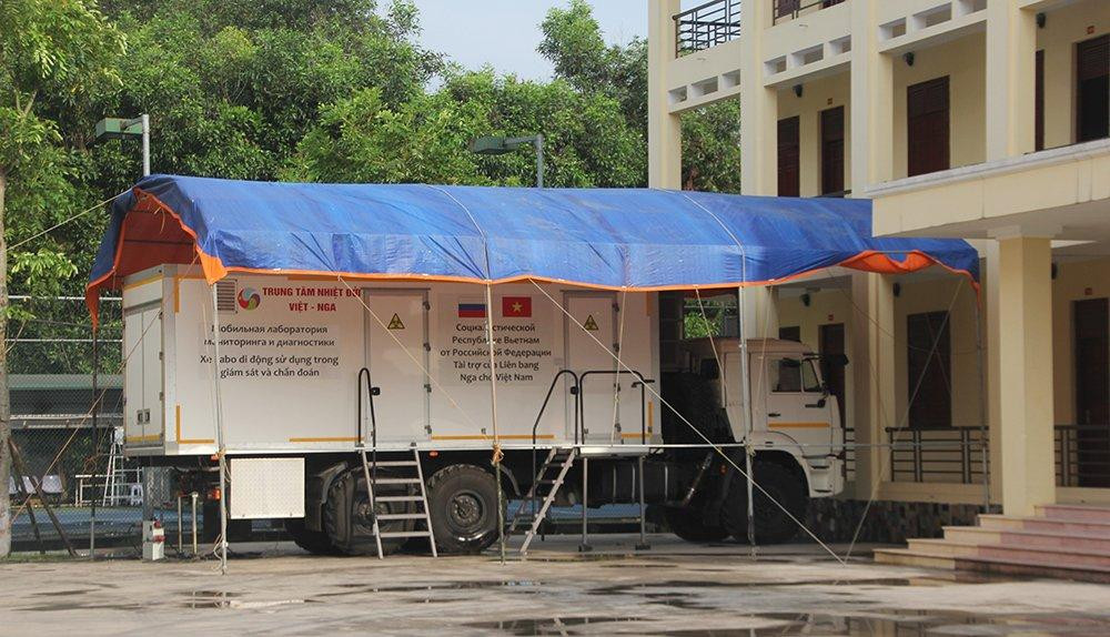 Cùng tham gia hỗ trợ Bắc Giang trong nhiệm vụ đặc biệt này còn có Trung tâm Nhiệt đới Việt - Nga, theo chỉ đạo của Bộ trưởng Quốc phòng Phan Văn Giang