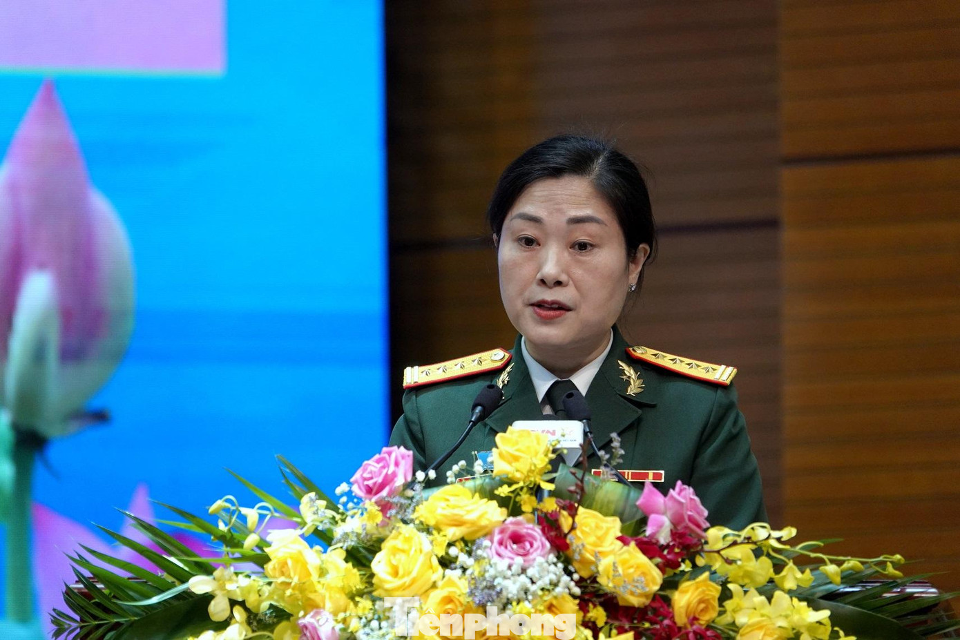 Đại tá Phùng Thị Phú phát biểu tại Đại hội Đại tá Phùng Thị Phú phát biểu tại Đại hội