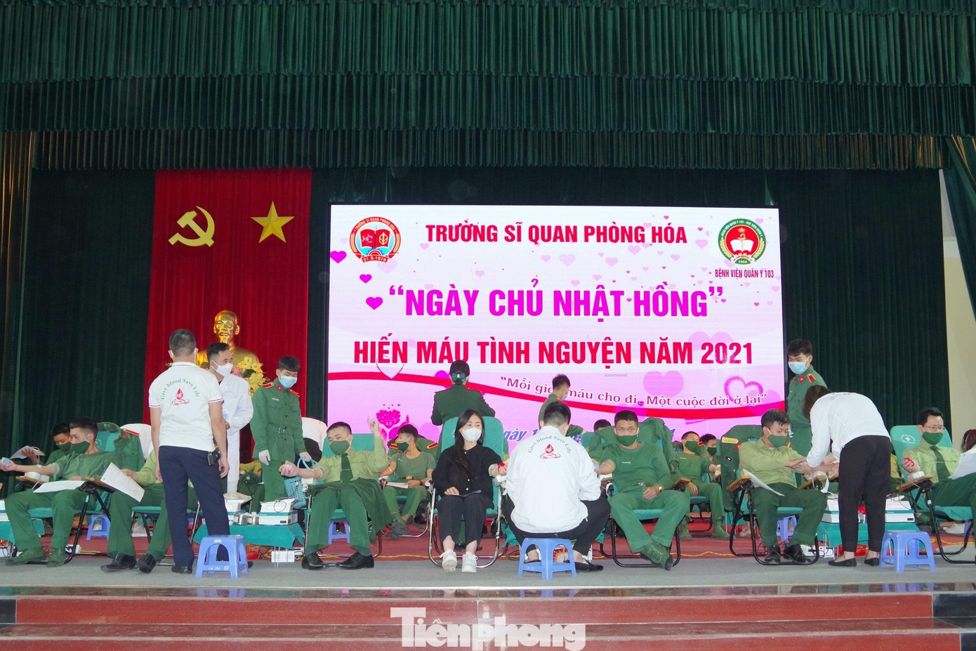 Đại uý Phùng Văn Khiêm, Trợ lý Công tác quần chúng Trường Sĩ quan Phòng hóa cho biết, hiến máu tình nguyện đã từng bước trở thành phong trào rộng rãi của tuổi trẻ nhà trường