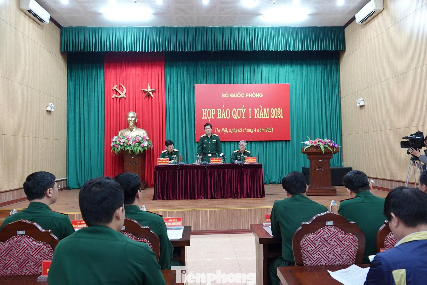 Buổi họp báo có sự tham dự của đại diện lãnh đạo một số cơ quan chức năng trong Quân đội và đại diện nhiều cơ quan báo chí. Ảnh: Nguyễn Minh Buổi họp báo có sự tham dự của đại diện lãnh đạo một số cơ quan chức năng trong Quân đội và đại diện nhiều cơ quan báo chí. Ảnh: Nguyễn Minh