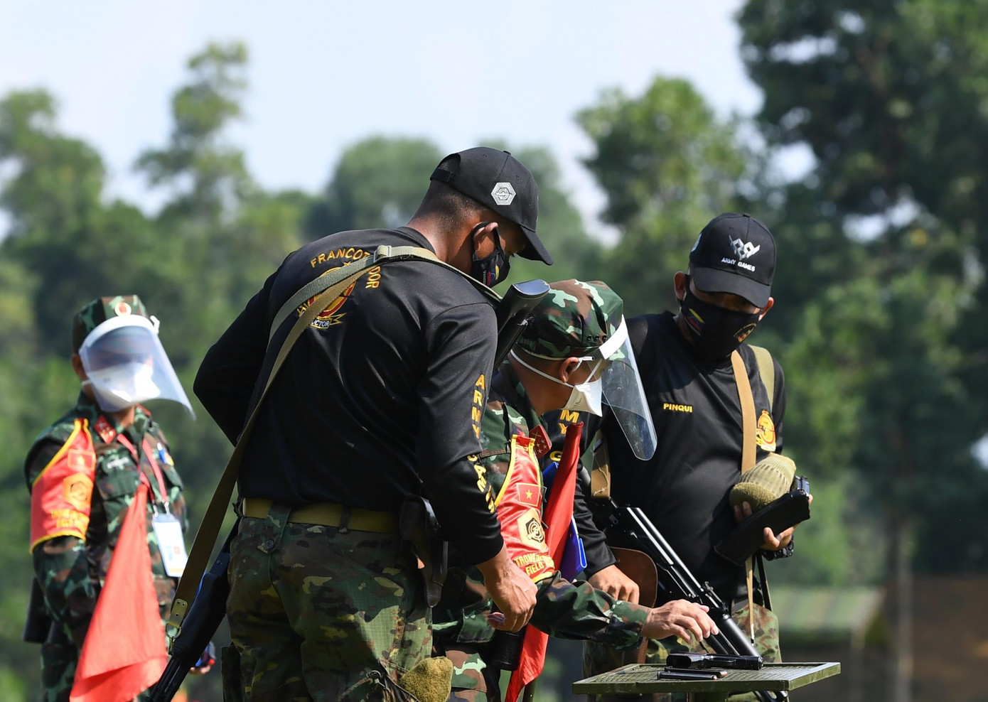 Làm công tác chuẩn bị trước khi bắn