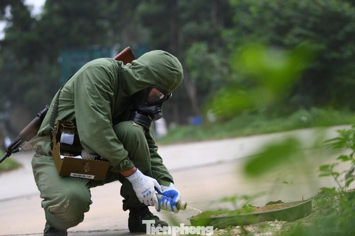 Thực hiện nội dung huấn luyện trinh sát chất độc hóa học Thực hiện nội dung huấn luyện trinh sát chất độc hóa học