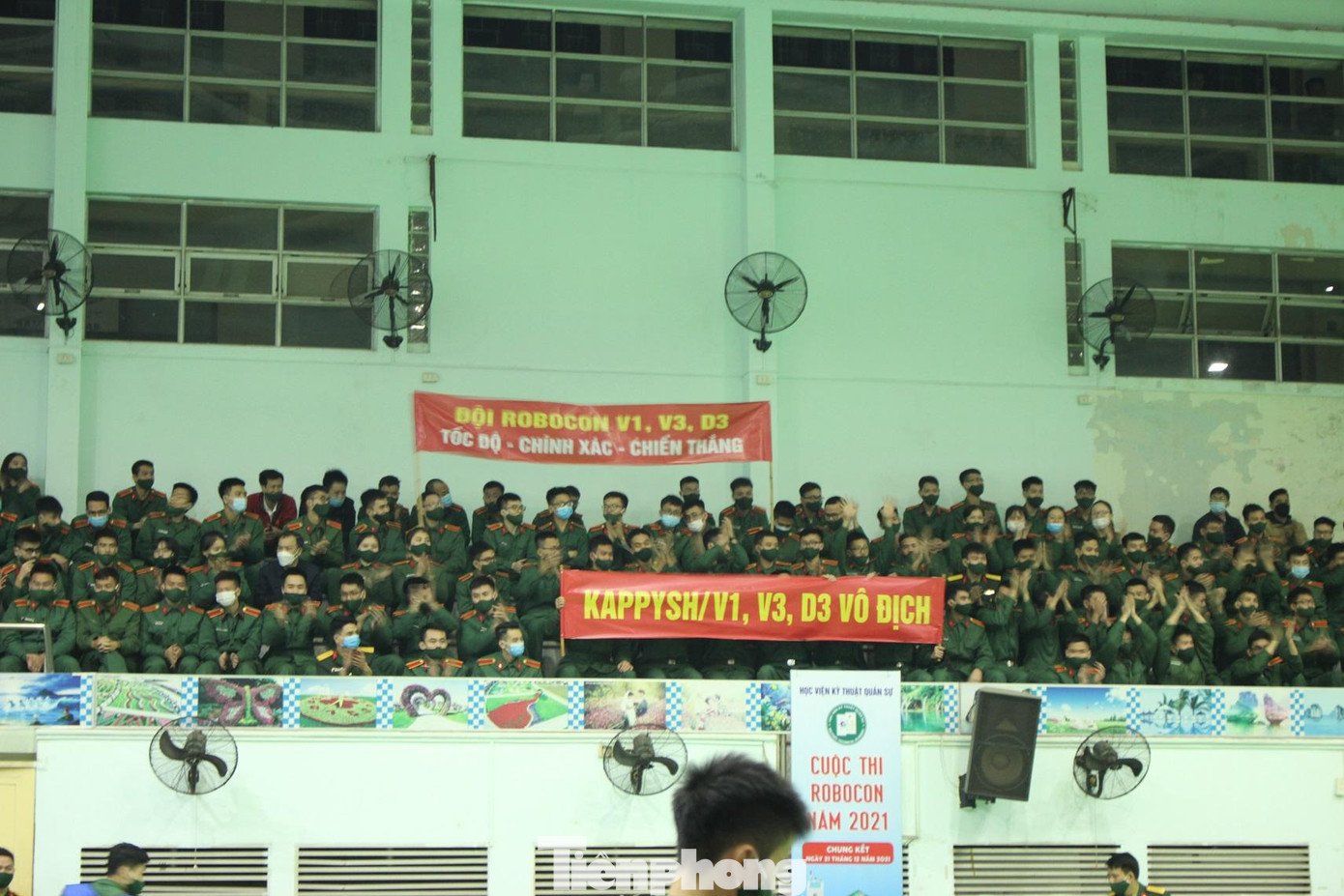 Cuộc thi Robocon 2021 đã thu hút sự quan tâm, cổ vũ của đông đảo ĐVTN trong Học viện