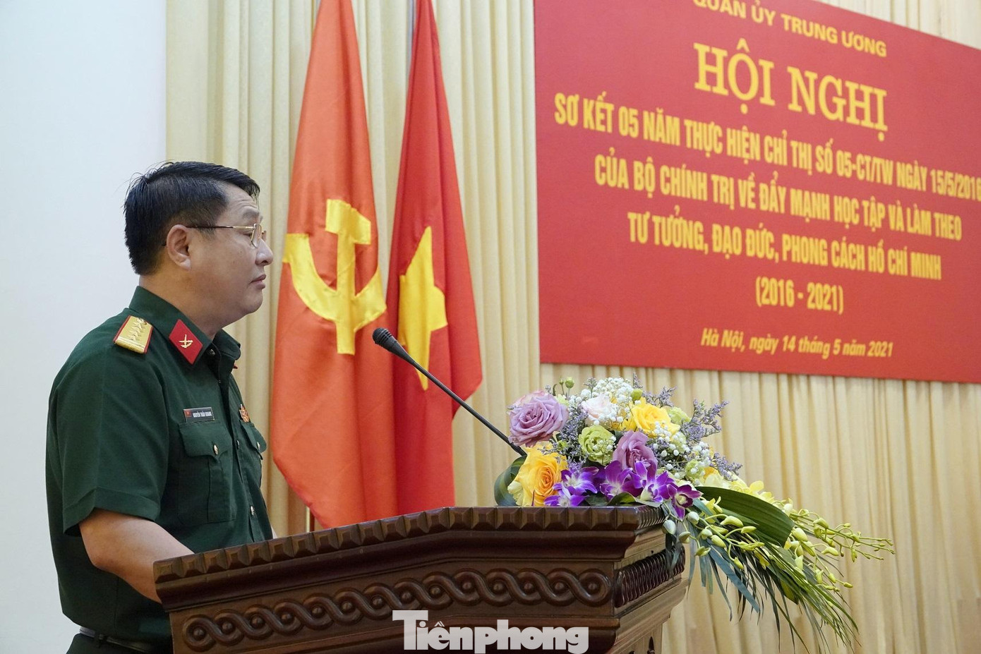 Đại tá Nguyễn Tuấn Khang, Phó Chủ nhiệm Chính trị Tổng cục Hậu cần trình bày tham luận Đại tá Nguyễn Tuấn Khang, Phó Chủ nhiệm Chính trị Tổng cục Hậu cần trình bày tham luận