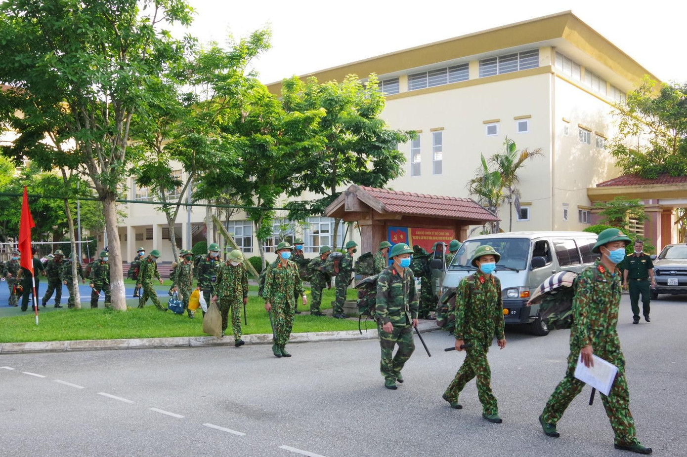 Các bộ, chiến sĩ thuộc Quân khu 4 được tăng cường đều bày tỏ quyết tâm chung tay ngăn chặn đại dịch lây lan vào Việt Nam qua biên giới Các bộ, chiến sĩ thuộc Quân khu 4 được tăng cường đều bày tỏ quyết tâm chung tay ngăn chặn đại dịch lây lan vào Việt Nam qua biên giới