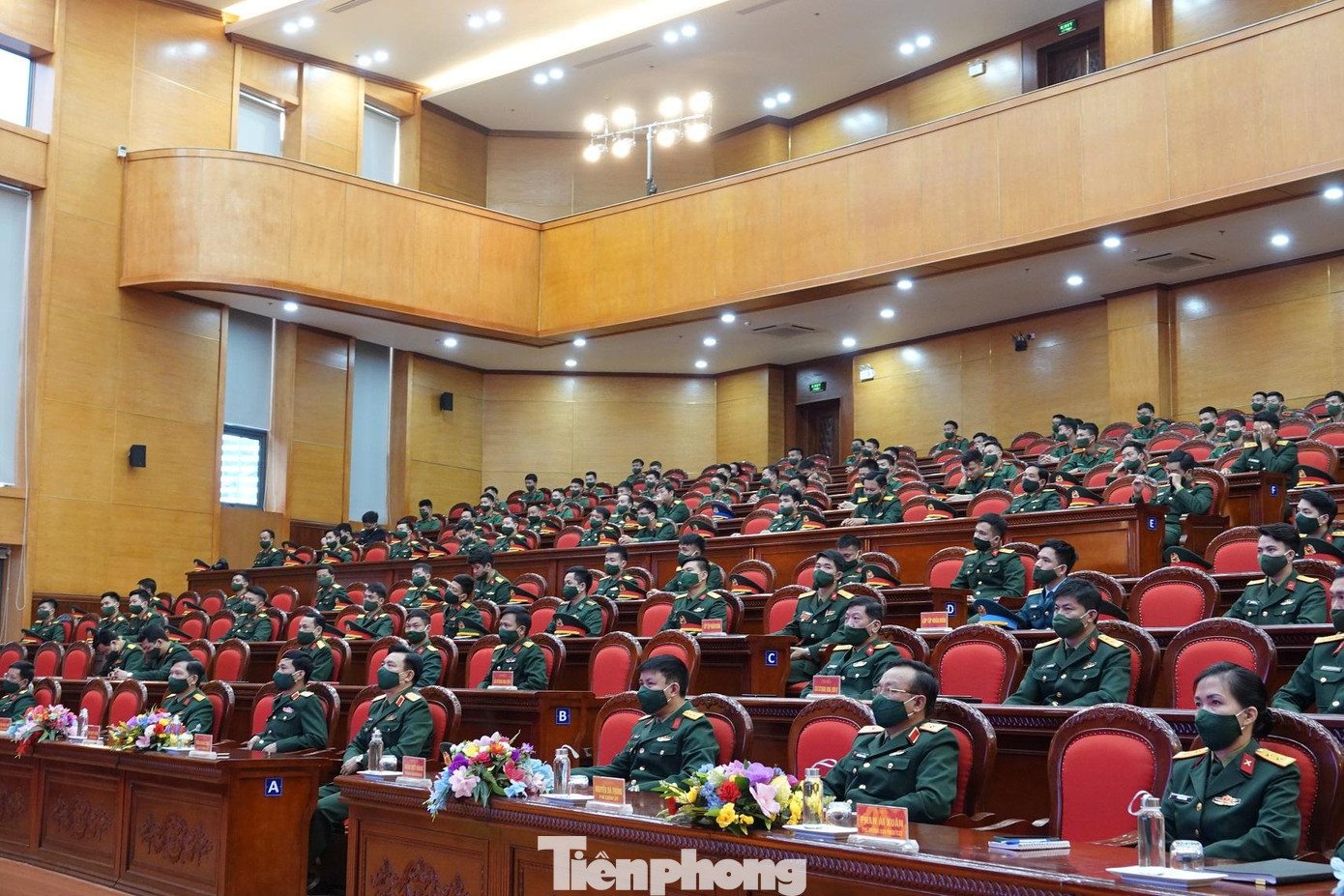 Tham dự lễ bế mạc có lãnh đạo, đại biểu Tổng cục Chính trị, Trường Sĩ quan Chính trị, Ban Thanh niên Quân đội, Ban Phụ nữ Quân đội… cùng các học viên lớp bồi dưỡng và đông đảo ĐVTN Trường Sĩ quan Chính trị