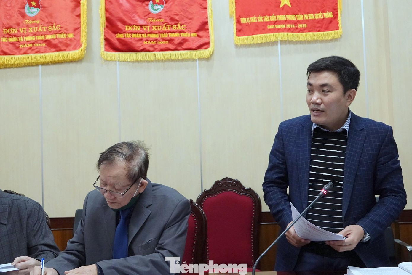 Anh Nguyễn Hữu Ngọc, Phó trưởng Ban Tuyên giáo Trung ương Đoàn phát biểu ý kiến tại hội thảo