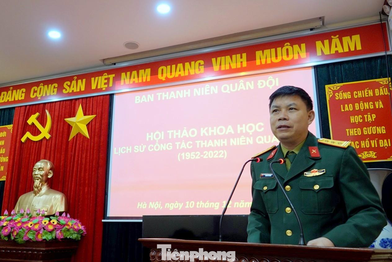 Thượng tá Trần Viết Năng, Ủy viên Ban Thường vụ Trung ương Đoàn, Trưởng ban Thanh niên Quân đội phát biểu khai mạc hội thảo