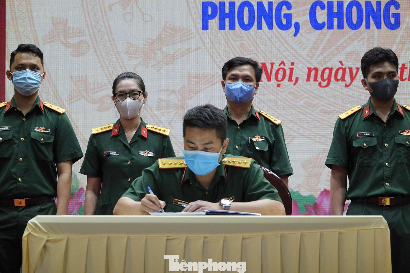 Ký kết giao ước thi đua Ký kết giao ước thi đua