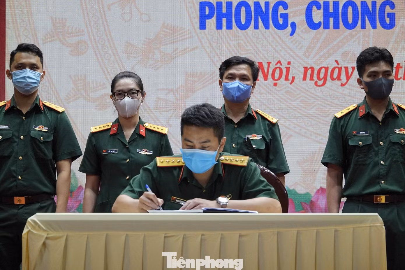 Ký kết giao ước thi đua