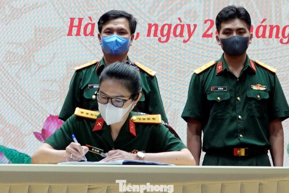 Đại diện tổ chức Đoàn các cấp trong Học viện Quân y ký kết giao ước thi đua thực hiện phong trào, chiều 28/5 Đại diện tổ chức Đoàn các cấp trong Học viện Quân y ký kết giao ước thi đua thực hiện phong trào, chiều 28/5