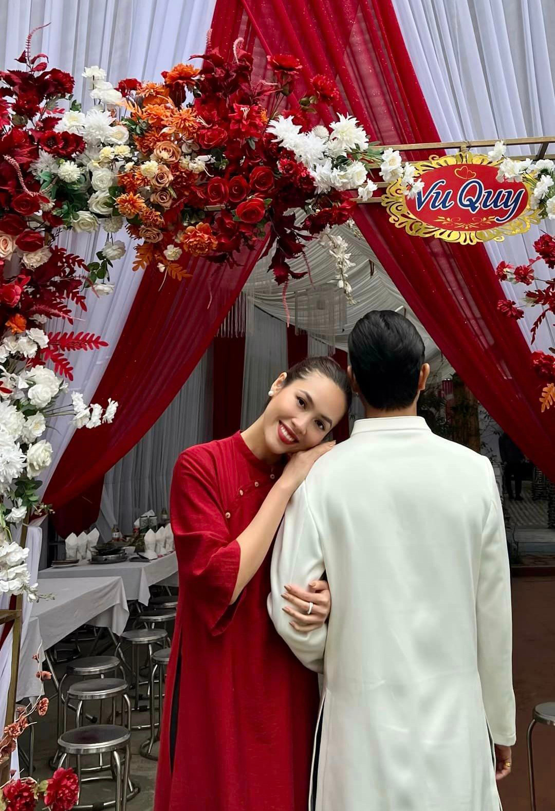 Hình ảnh của Hoàng My trong đám cưới em trai.