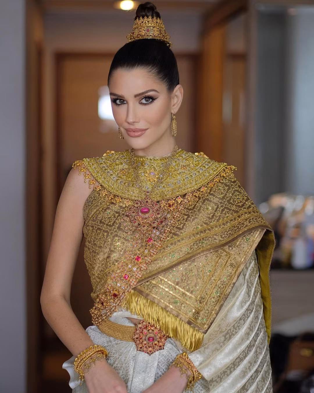 Isabella Menin tiết lộ cô sinh ra trong một gia đình có truyền thống về sắc đẹp. Mẹ và dì của cô đều từng thi sắc đẹp còn bà cô được bầu là người phụ nữ đẹp nhất thành phố Marília. "Tôi đã chuẩn bị trở thành một hoa hậu ngay từ khoảnh khắc được sinh ra”, người đẹp chia sẻ.