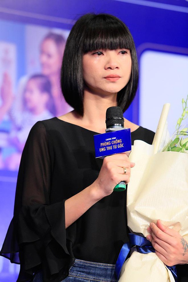 Hạ Vy buồn vì không tới tiễn người mẫu Thiên Vân lần cuối.