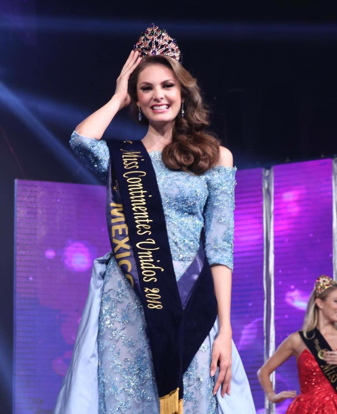 Miss United Continents 2018 Andrea Saenz bị tai nạn giao thông nghiêm trọng.