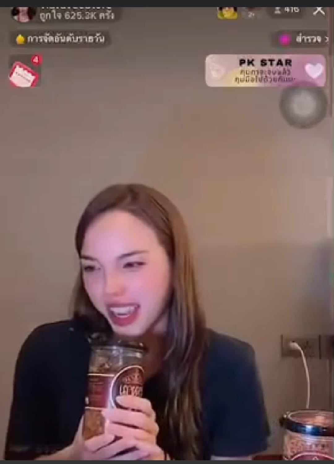 Thí sinh Hoa hậu Hòa bình Thái Lan phải livestream bán hàng để tìm kiếm cơ hội vào top. Thí sinh Hoa hậu Hòa bình Thái Lan phải livestream bán hàng để tìm kiếm cơ hội vào top.