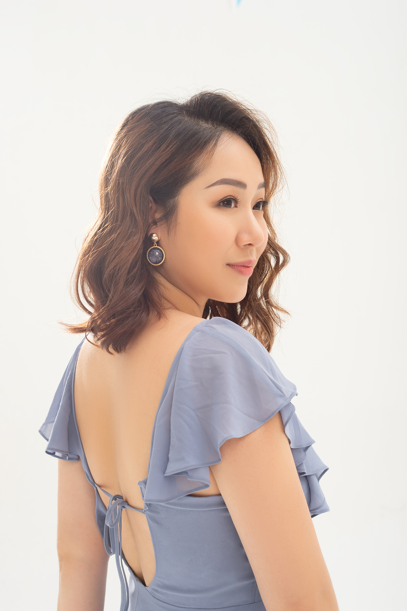 Dù rời xa showbiz, Ngô Phương Lan cho biết vẫn nhiều người nhận ra cô là hoa hậu khi làm việc. Điều đó giúp cô gặp nhiều thuận lợi.