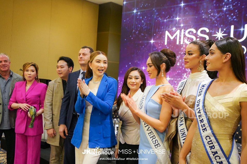 Puteri Indonesia là đơn vị hợp tác với Miss Universe hơn 2 thập kỷ qua nhưng đã mất bản quyền vào tay công ty PT Capella Swastika Karya. Puteri Indonesia là đơn vị hợp tác với Miss Universe hơn 2 thập kỷ qua nhưng đã mất bản quyền vào tay công ty PT Capella Swastika Karya.