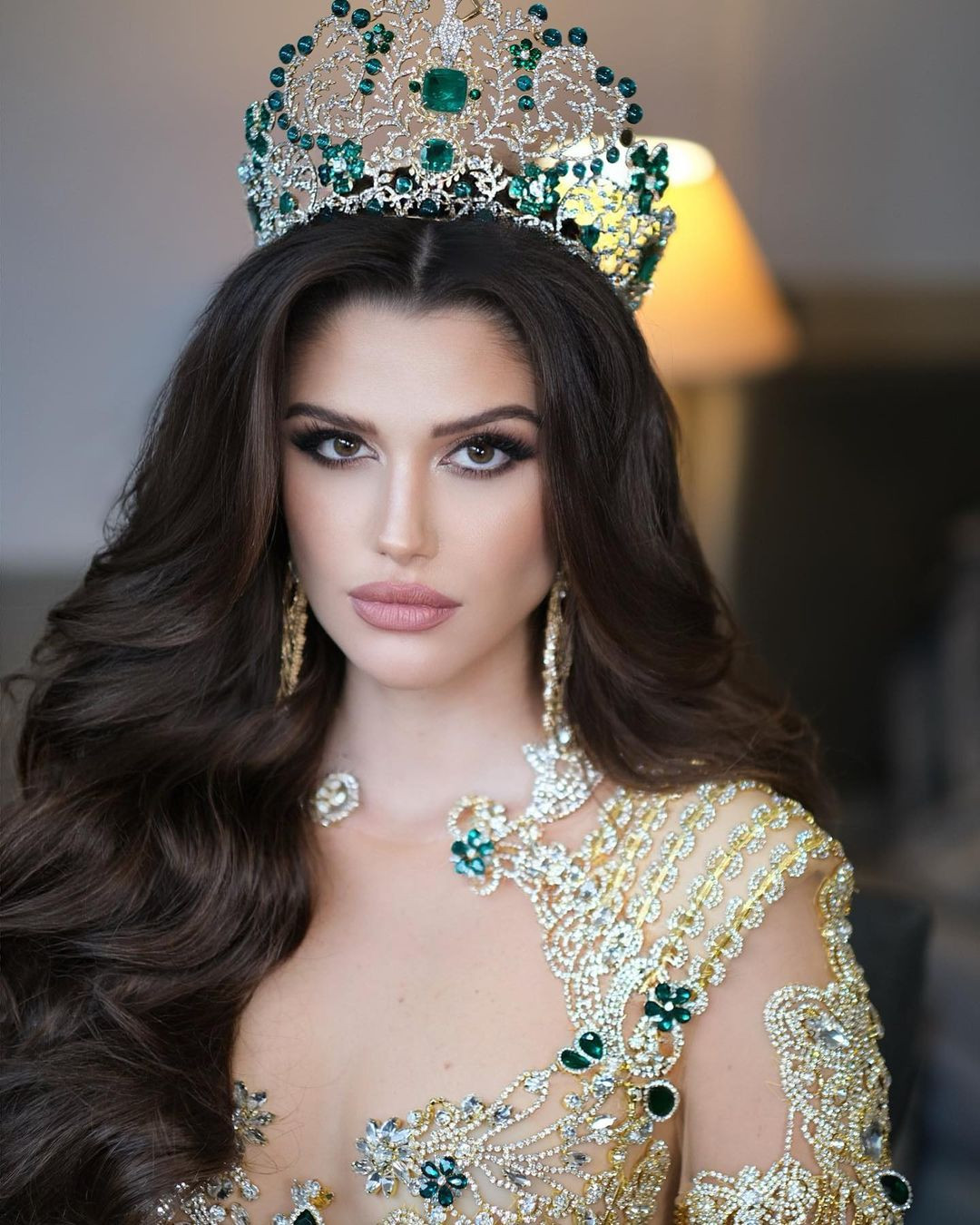 Theo khán giả, kết quả này không bất ngờ bởi Isabella Menin là người đẹp nổi bật sau khi đăng quang. So với Amanda Dudamel, cô có nhiều hoạt động khi tham gia các sự kiện giải trí, từ thiện với tần suất dày đặc. Isabella Menin cũng là cái tên được công chúng, truyền thông và các chuyên trang sắc đẹp theo dõi, yêu mến.