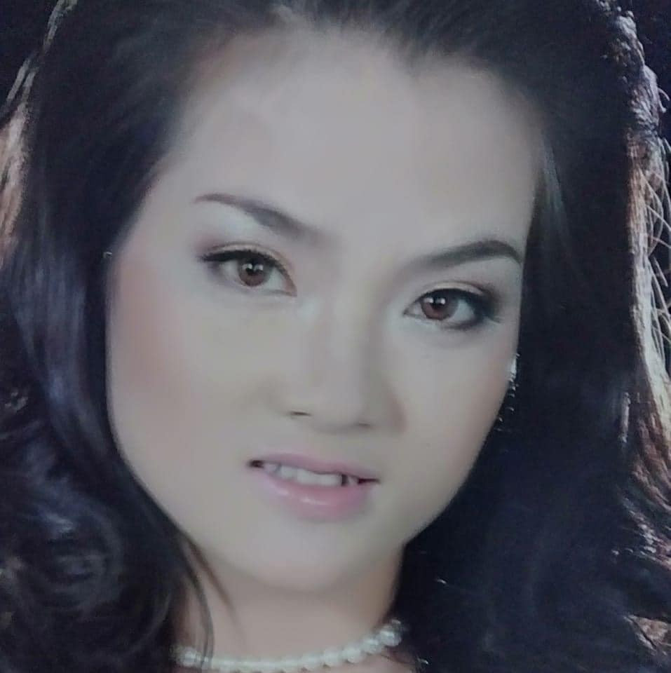 Hạ Vy buồn vì không tới tiễn người mẫu Thiên Vân lần cuối.