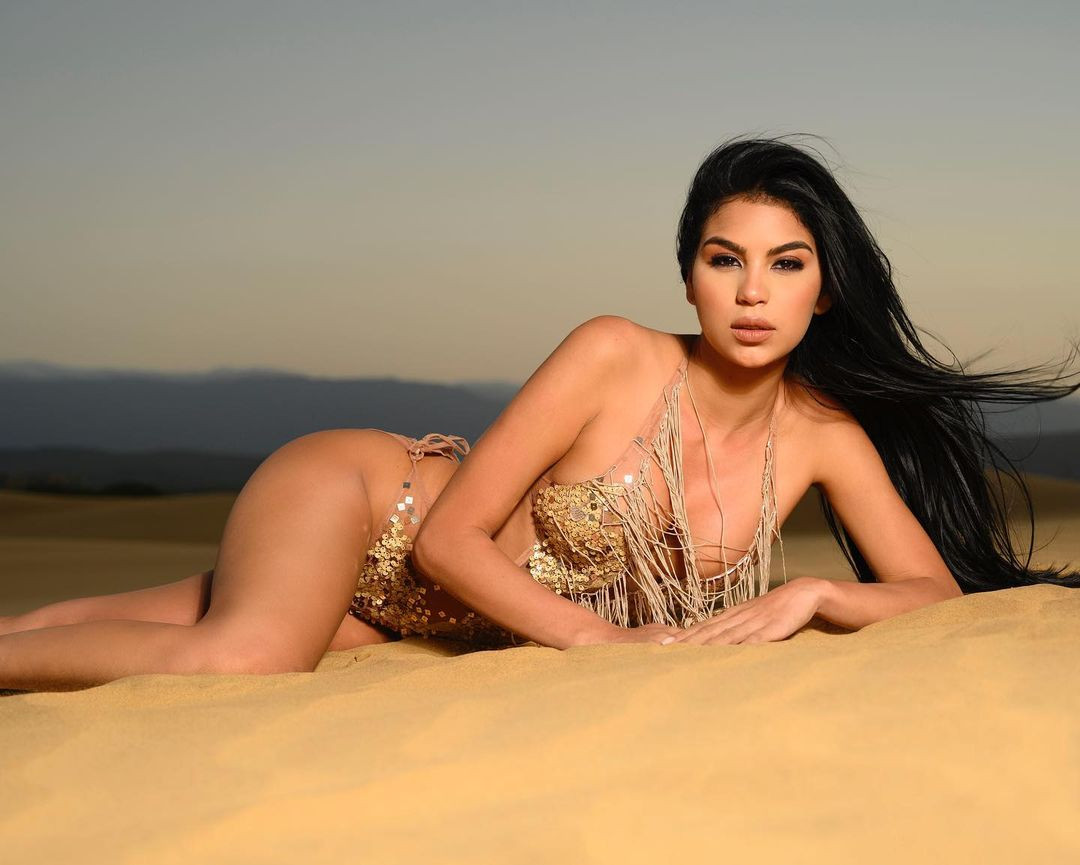 Người đẹp Venezuela - Johanna Aponte là thí sinh đáng chú ý ở khu vực Mỹ Latinh. Tuy không có chiều cao nổi bật, người đẹp sở hữu gương mặt sắc sảo và vóc dáng đầy đặn, nóng bỏng. Trong những hoạt động tại cuộc thi Miss Eco International 2023, Johanna Aponte được đánh giá là nổi bật, vào top ở nhiều phần thi phụ.