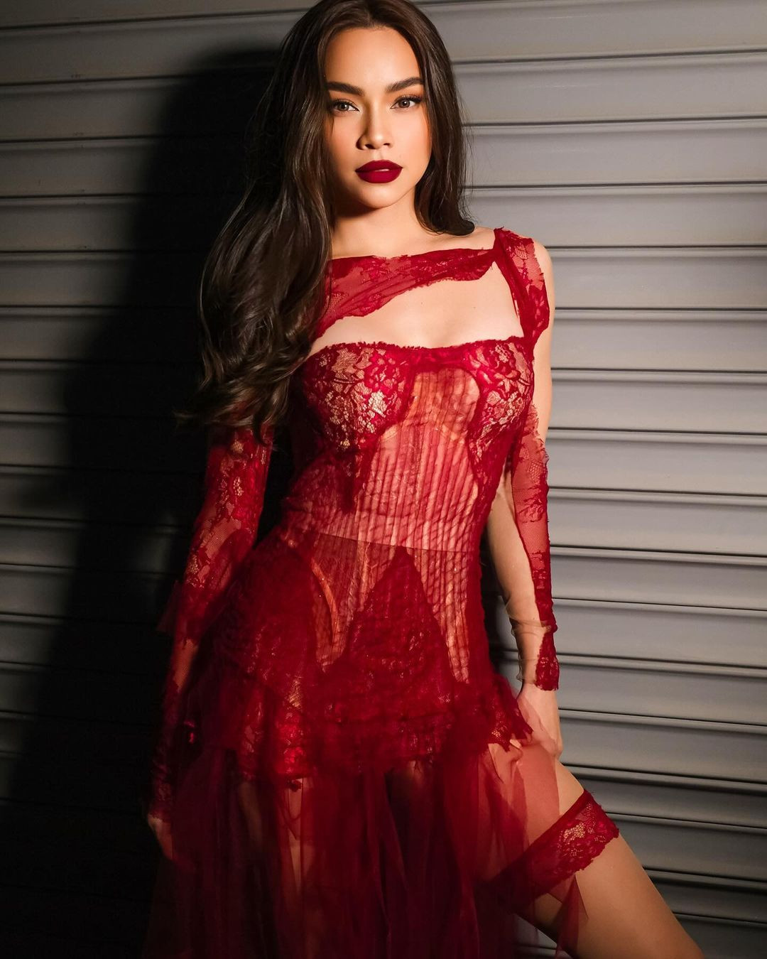 Màu đỏ có thể giúp Hồ Ngọc Hà thuận lợi hơn trong sự nghiệp năm 2024. Ảnh: IG. Màu đỏ có thể giúp Hồ Ngọc Hà thuận lợi hơn trong sự nghiệp năm 2024. Ảnh: IG.