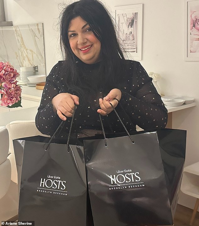 Cũng đến từ Daily Mail, Sherine dành nhiều lời khen cho món ăn từ cửa hàng của Brooklyn. Ảnh: Ariane Sherine. Cũng đến từ Daily Mail, Sherine dành nhiều lời khen cho món ăn từ cửa hàng của Brooklyn. Ảnh: Ariane Sherine.