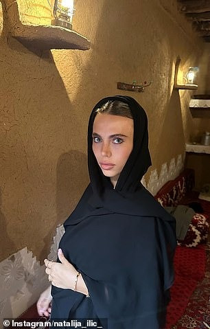 Bạn gái Sergej Milinkovic-Savic, tiền vệ người Serbia của câu lạc bộ Al Hilal, phải tuân thủ quy định mặc Abaya khi xuất hiện tại nơi công cộng ở Ả Rập Saudi. Ảnh: IG.