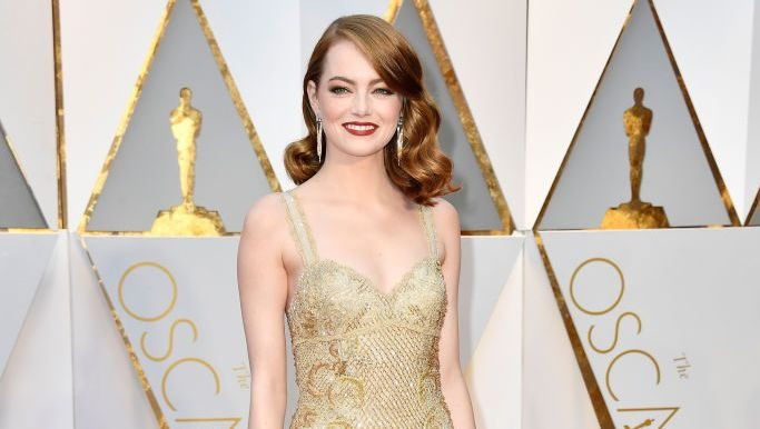 Mỹ nhân tuổi Rồng Emma Stone thích hợp với trang phục màu vàng kim trong năm 2024. Ảnh: Getty Images. Mỹ nhân tuổi Rồng Emma Stone thích hợp với trang phục màu vàng kim trong năm 2024. Ảnh: Getty Images.