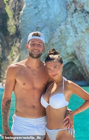 Bạn gái Sergej Milinkovic-Savic, tiền vệ người Serbia của câu lạc bộ Al Hilal, phải tuân thủ quy định mặc Abaya khi xuất hiện tại nơi công cộng ở Ả Rập Saudi. Ảnh: IG.