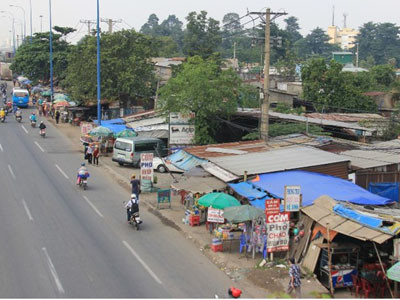  Dự án tuyến đường sắt đô thị (Metro) số 1 dài 19,7km (2,6km ngầm và 17,1km trên cao) có 4 gói thầu chính. Gói thầu số 2 (xây dựng đoạn trên cao và depot) đã được khởi công từ 4/2013 và đang được 2 nhà thầu Sumitomo (Nhật Bản) và Cienco 6 (Việt Nam) thi công