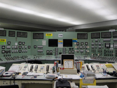 Phòng điều hành nhà máy Fukushima I sau khi khôi phục điện. Phòng điều hành nhà máy Fukushima I sau khi khôi phục điện